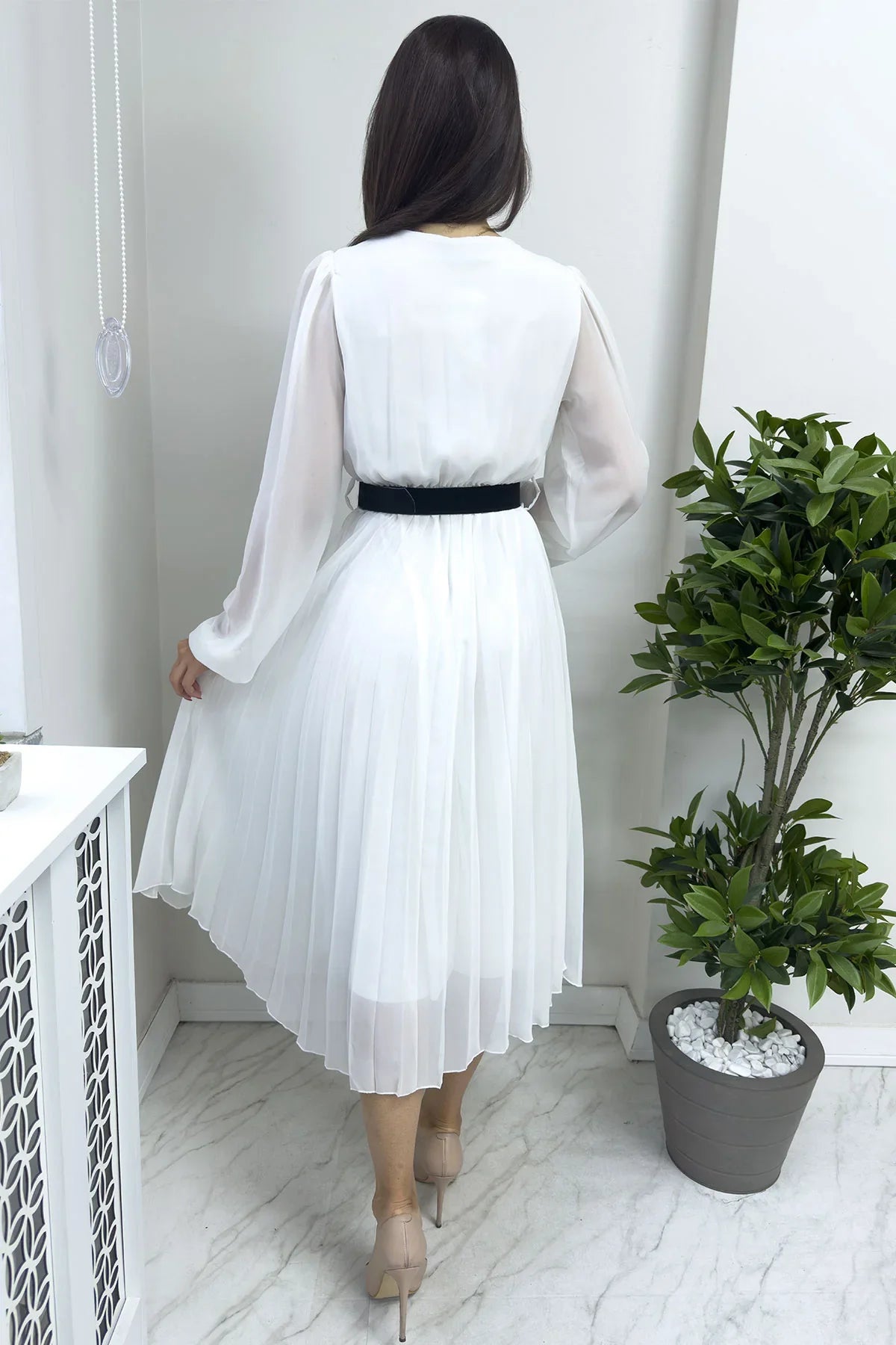 Kadın Beyaz Piliseli Midi Kemerli Şifon Elbise