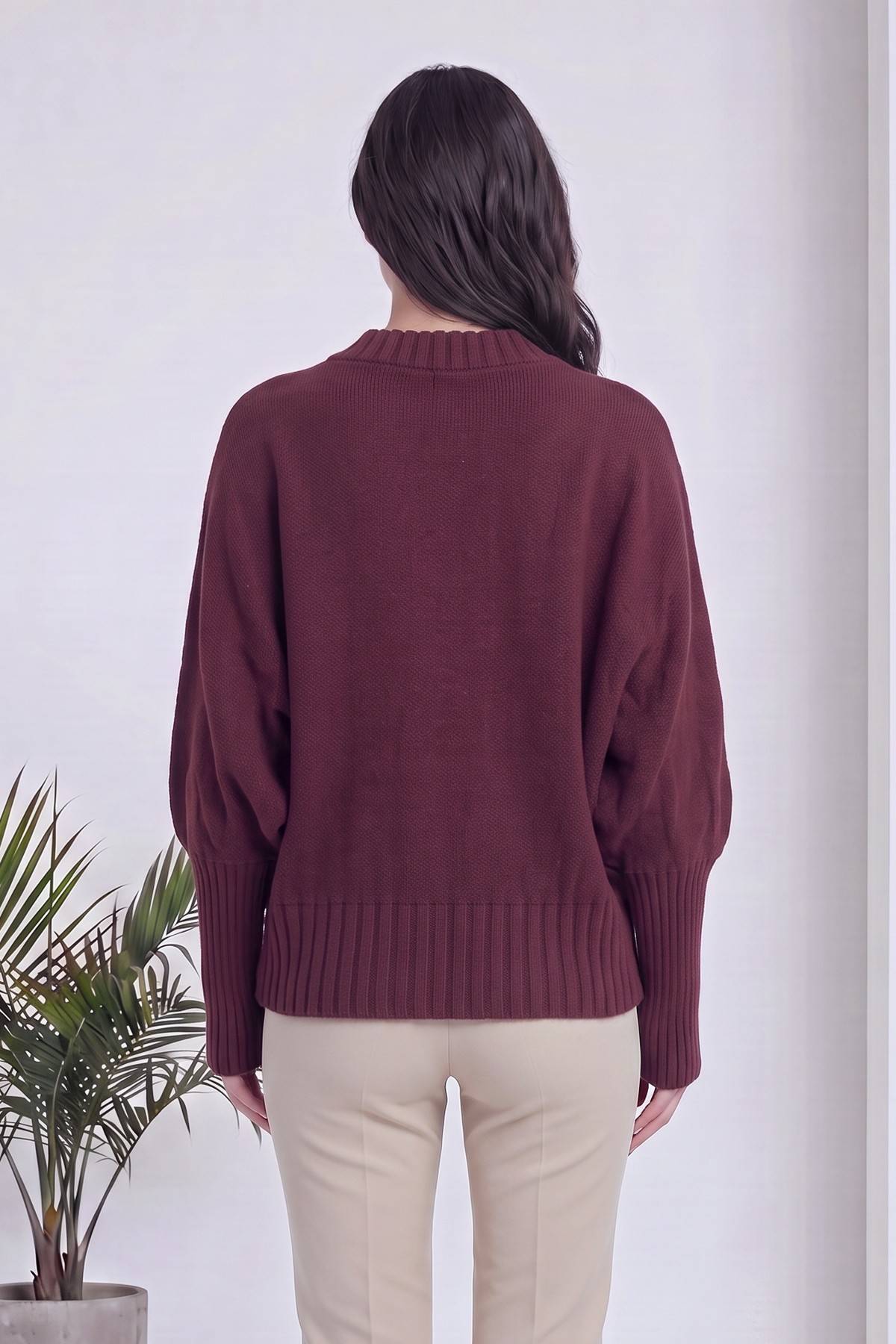 Bordo The ZKS triko hırka, V yaka, balon kol detayı, arkadan görünüm