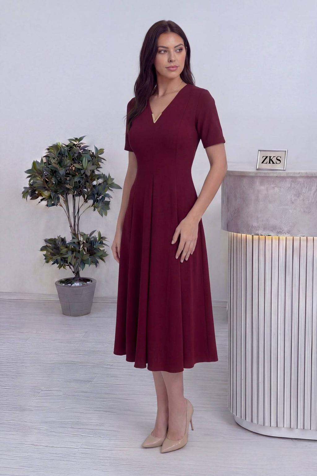 Önden yan, bordo elbise, günlük giyim için pileli kloş kısa kollu elbise 
