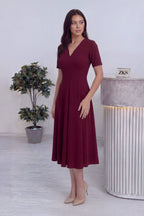 Önden yan, bordo elbise, günlük giyim için pileli kloş kısa kollu elbise 