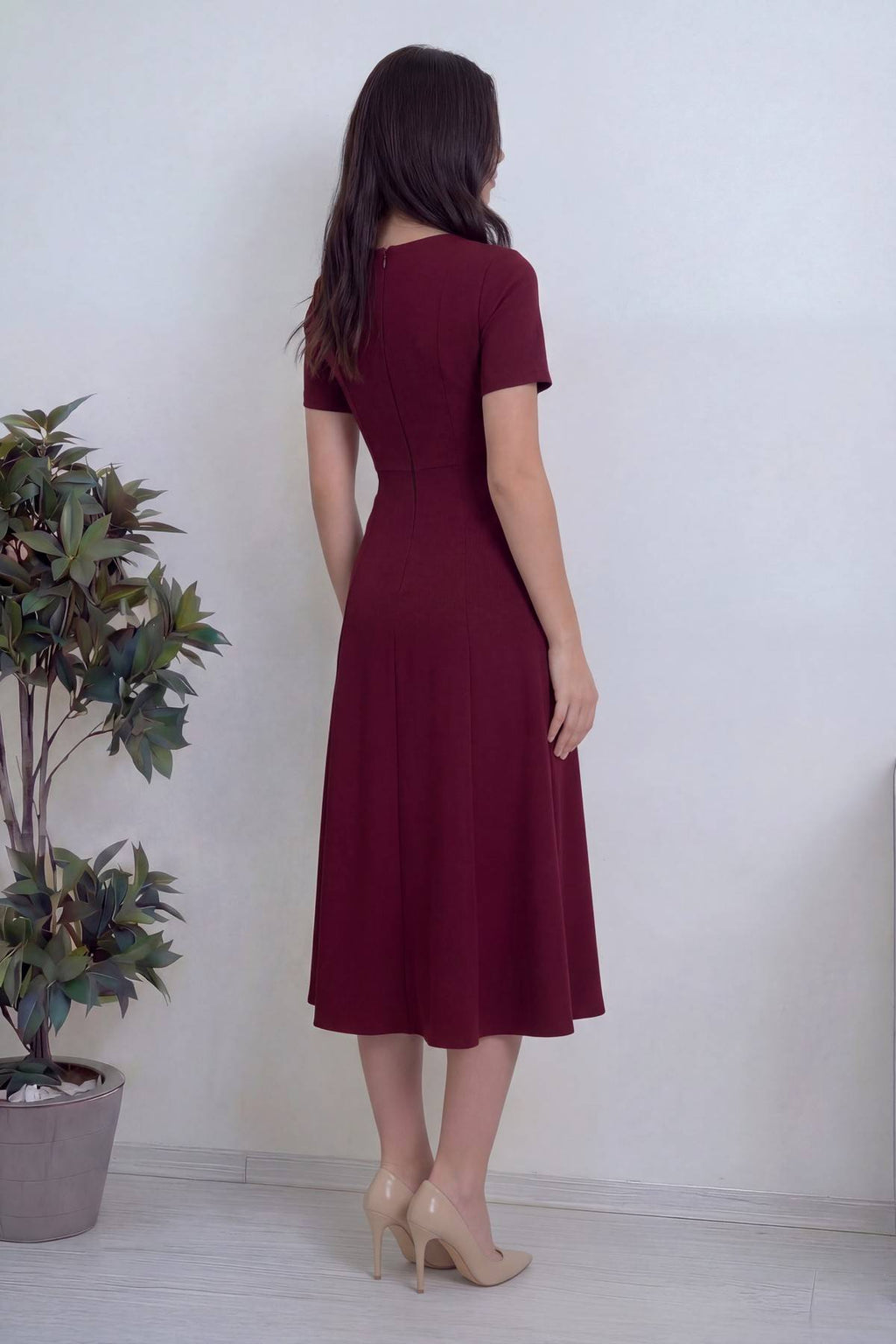 Kısa kollu, bordo, fermuarlı, pileli, midi boy arkadan elbise