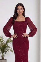 Bordo kare yaka şifon kollu balık kesim abiye elbise, yakın çekim, pullu detaylar