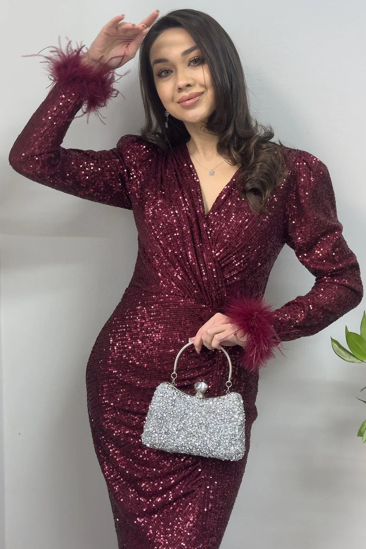 Bordo Kruvaze Yaka Otriş Detay Pul Payet Yırtmaçlı Balık Abiye Elbise - the ZKS