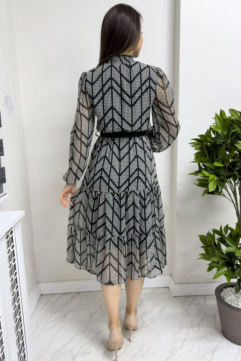 Siyah Puantiyeli Yaka Bağlamalı Kemerli Büyük Beden Şifon Elbise