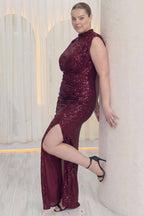 Yandan detay drapeli uzun bordo pul payet kolsuz dik yakalı vatkalı nedime  büyük beden abiye 