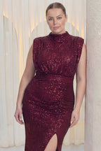 Bordo yakından drapeli kuşaklı kolsuz pul payetli dik yakalı abiye büyük beden 