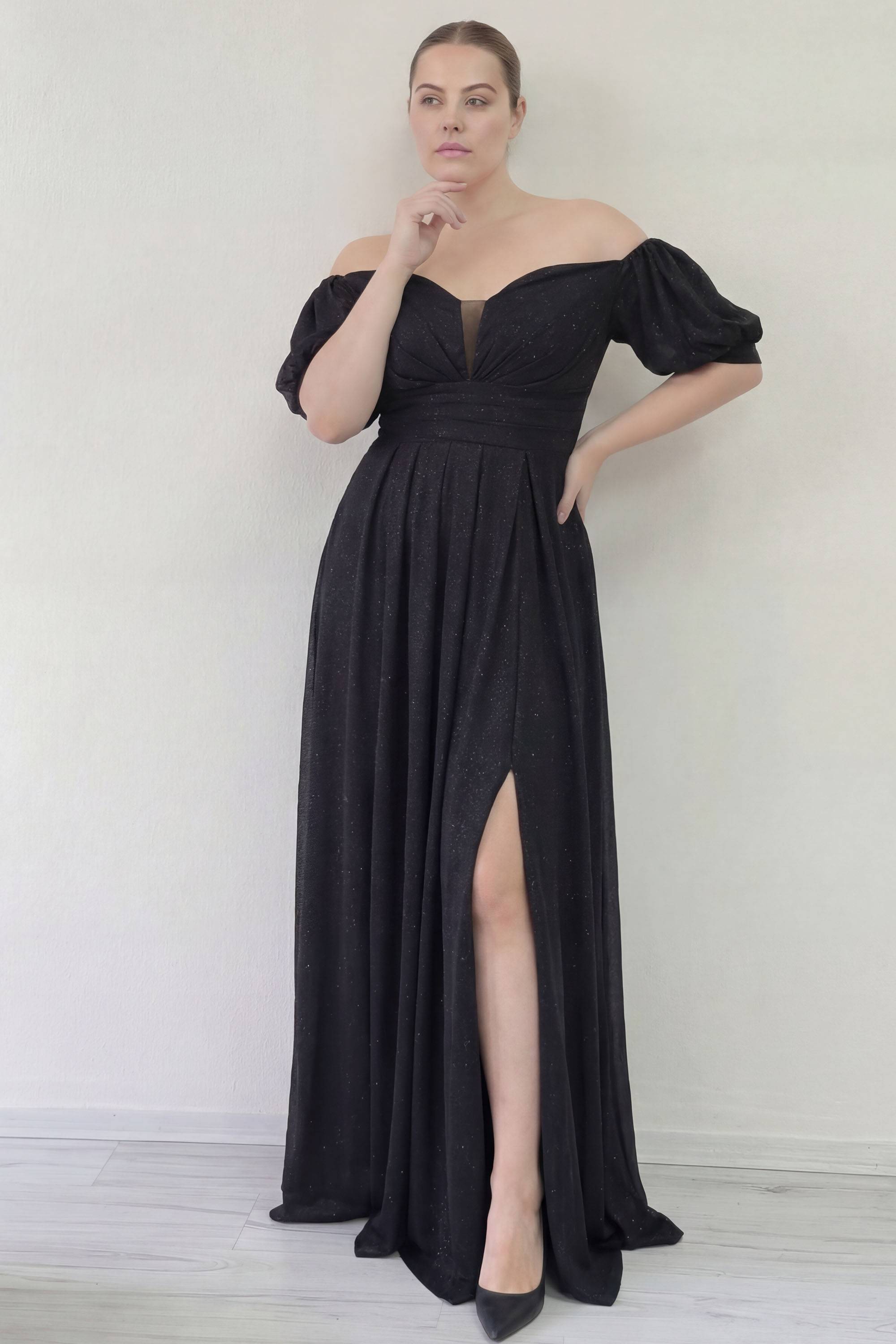 A kesim düşük omuzlu bele oturan simli siyah tül yırtmaçlı anne abiyesi büyük beden 