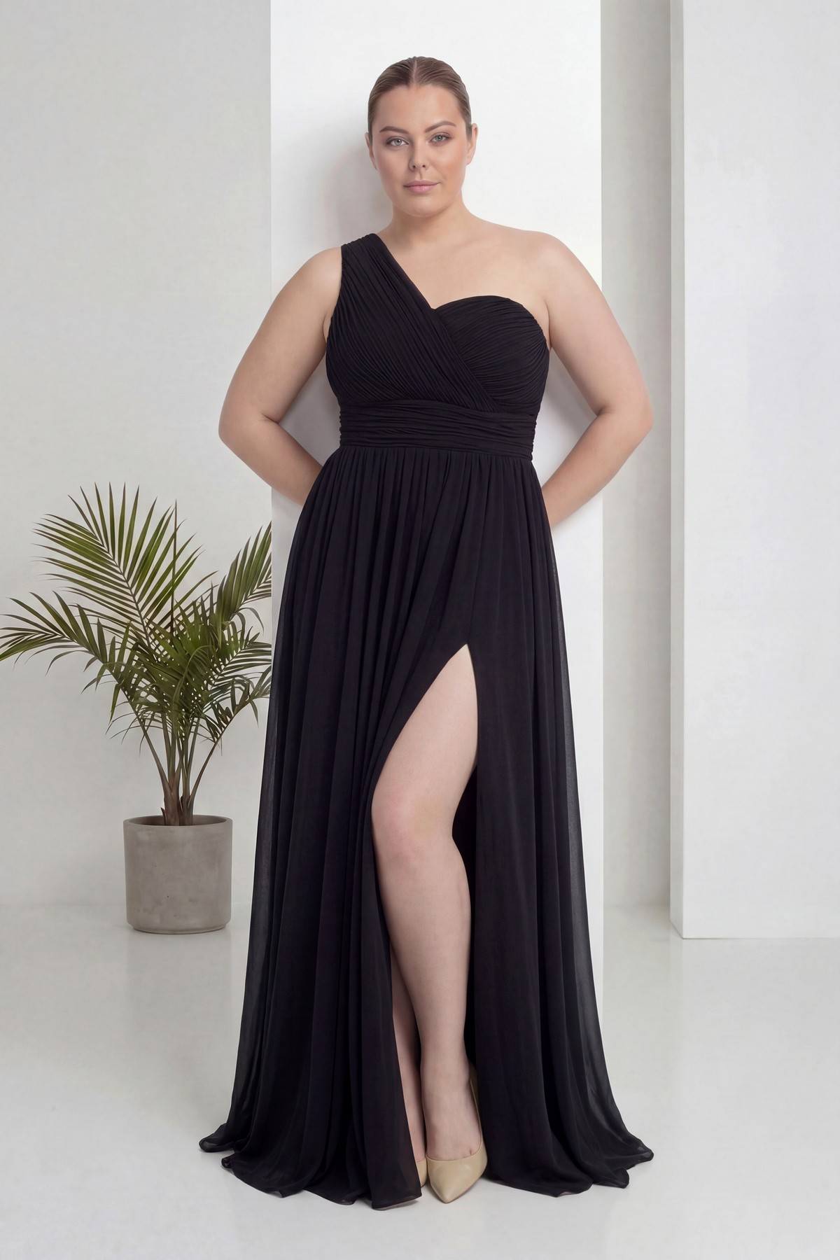 Büyük Beden Siyah Tek Omuz Piliseli Şifon Uzun Abiye