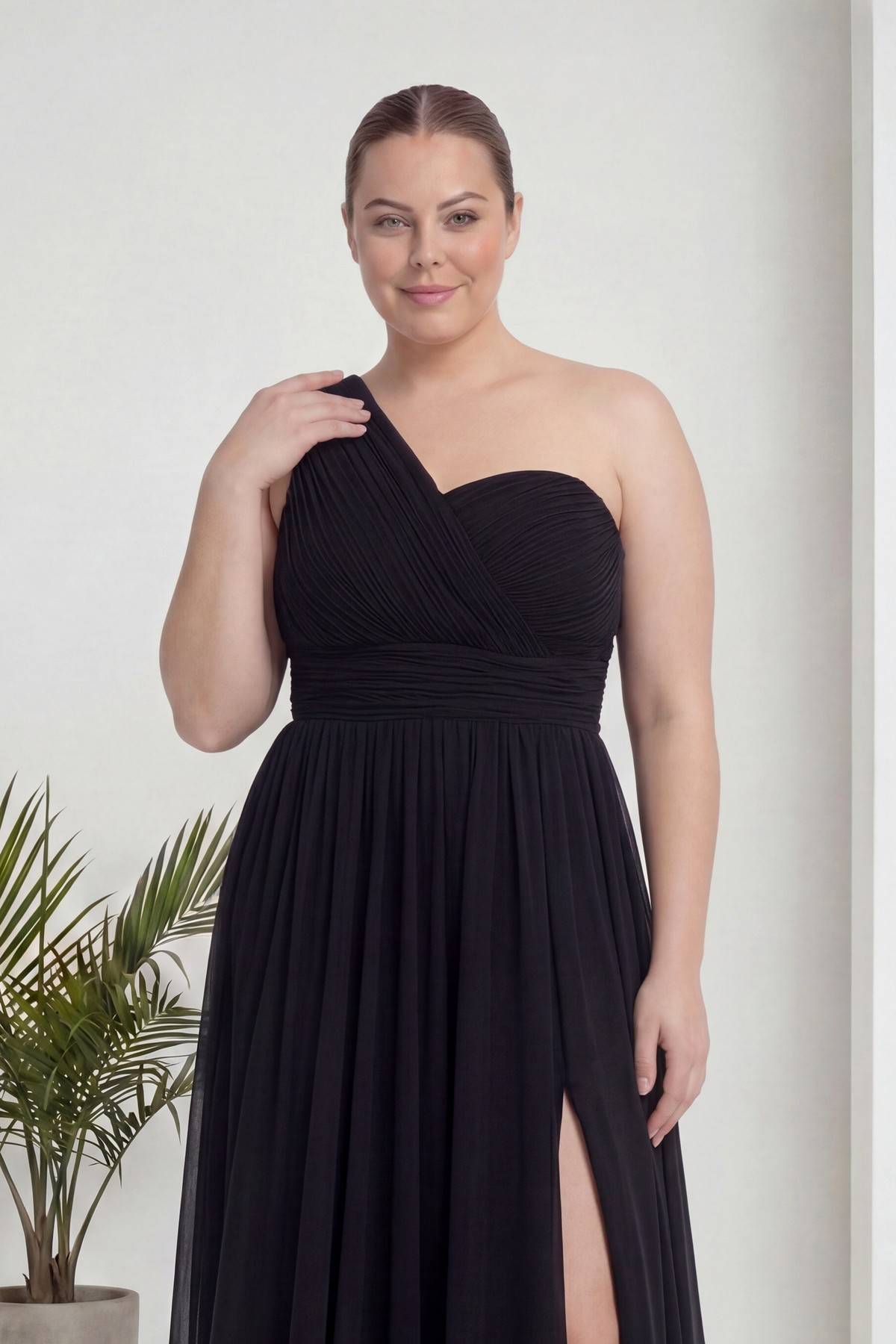 Büyük Beden Siyah Tek Omuz Piliseli Şifon Uzun Abiye