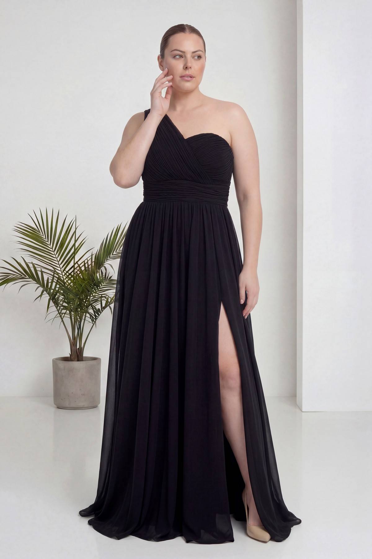 Büyük Beden Siyah Tek Omuz Piliseli Şifon Uzun Abiye