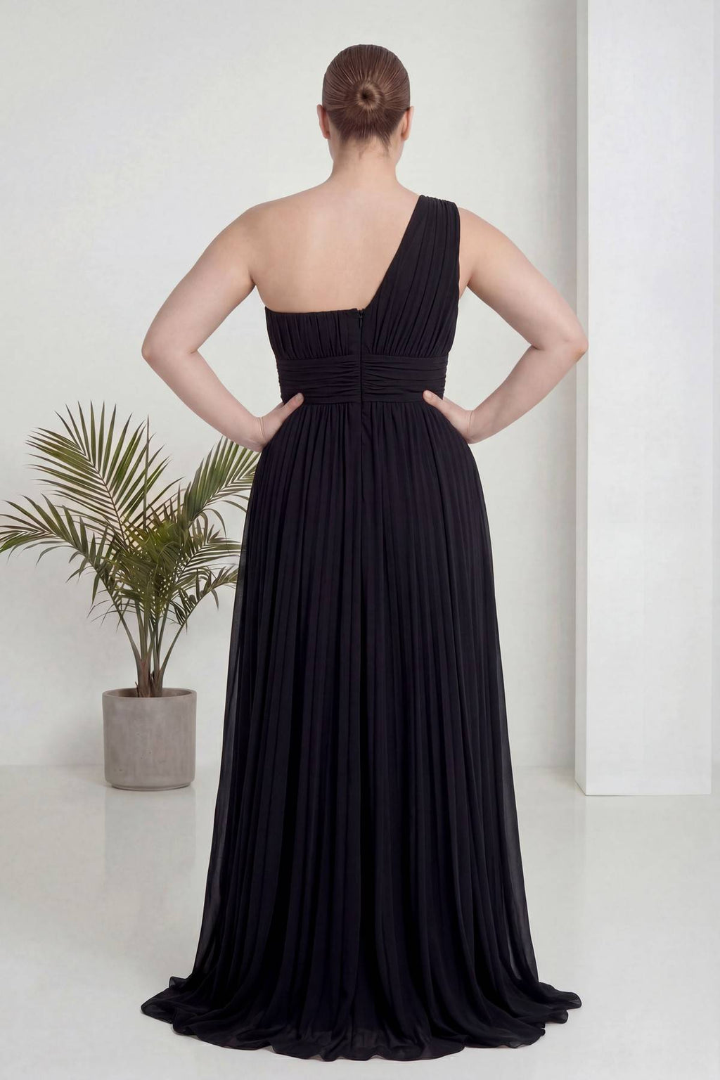 Arka detay büyük beden siyah piliseli uzun kadın abiye 