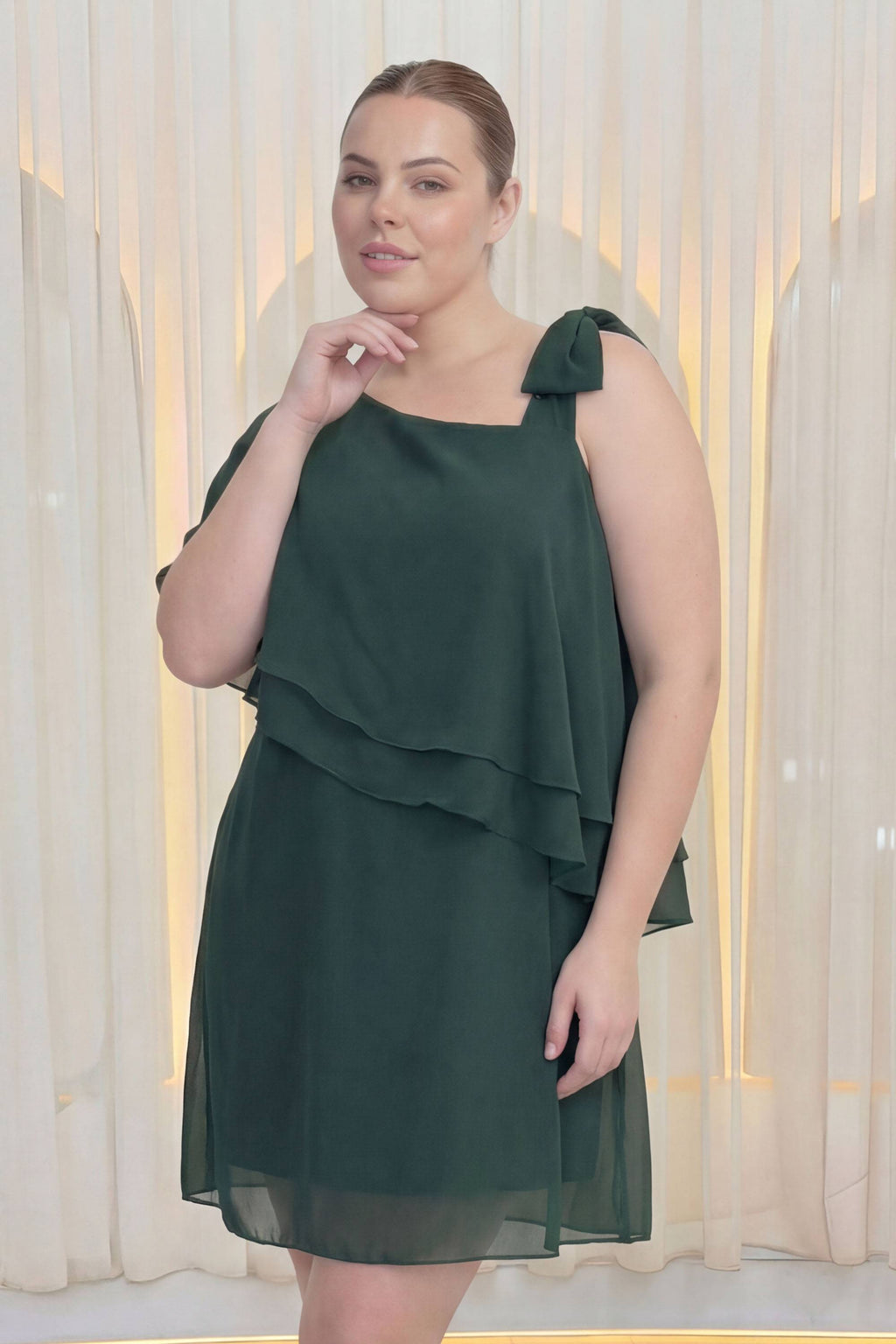 Yakın detay tek omuz bağlamalı kat kat volanlı şifon rahat kalıp elbise büyük beden 