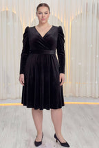 Beli kuşaklı siyah midi kadife kumaş v yaka davet elbise
