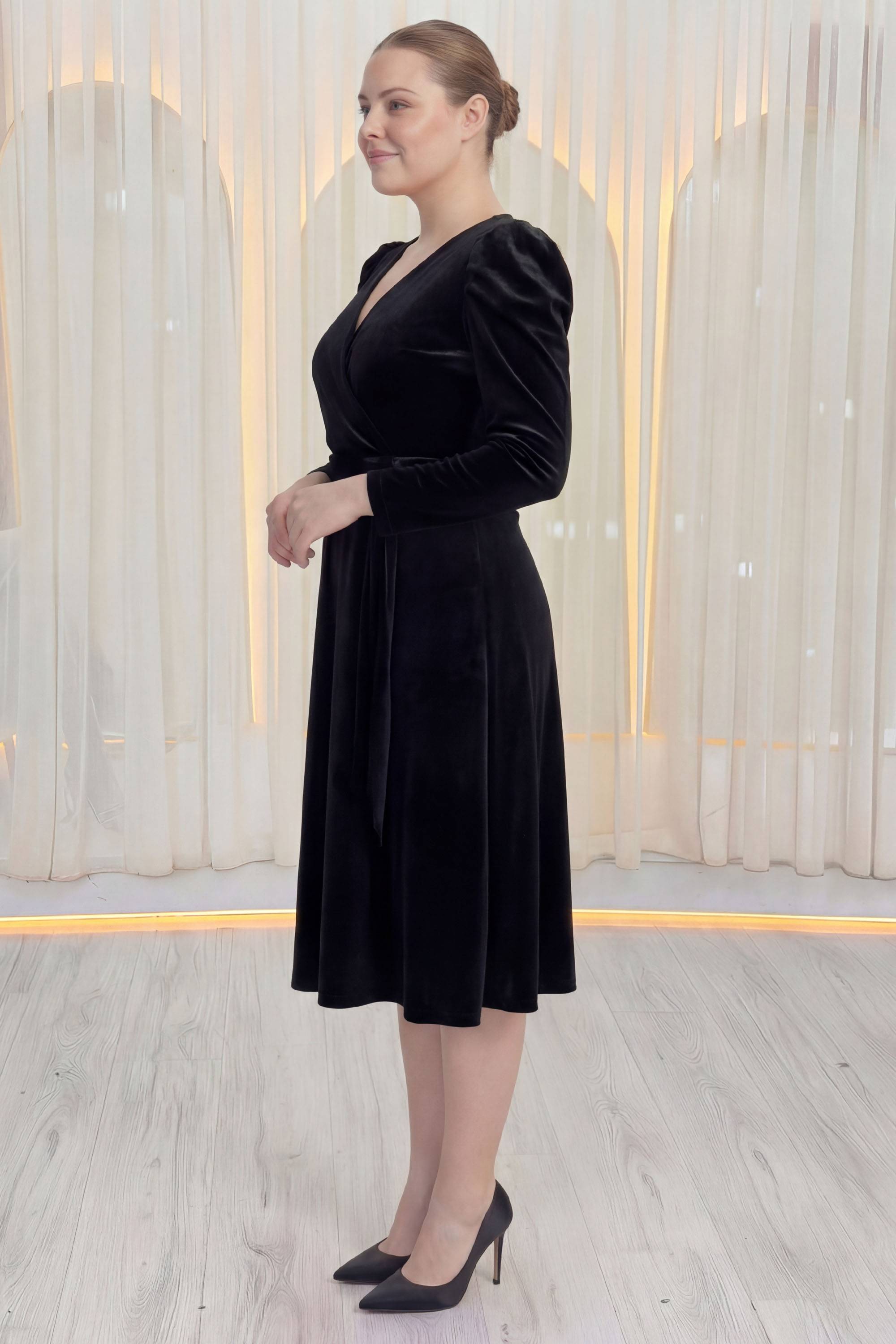 Kadın büyük beden midi boy siyah uzun kol kadife elbise 