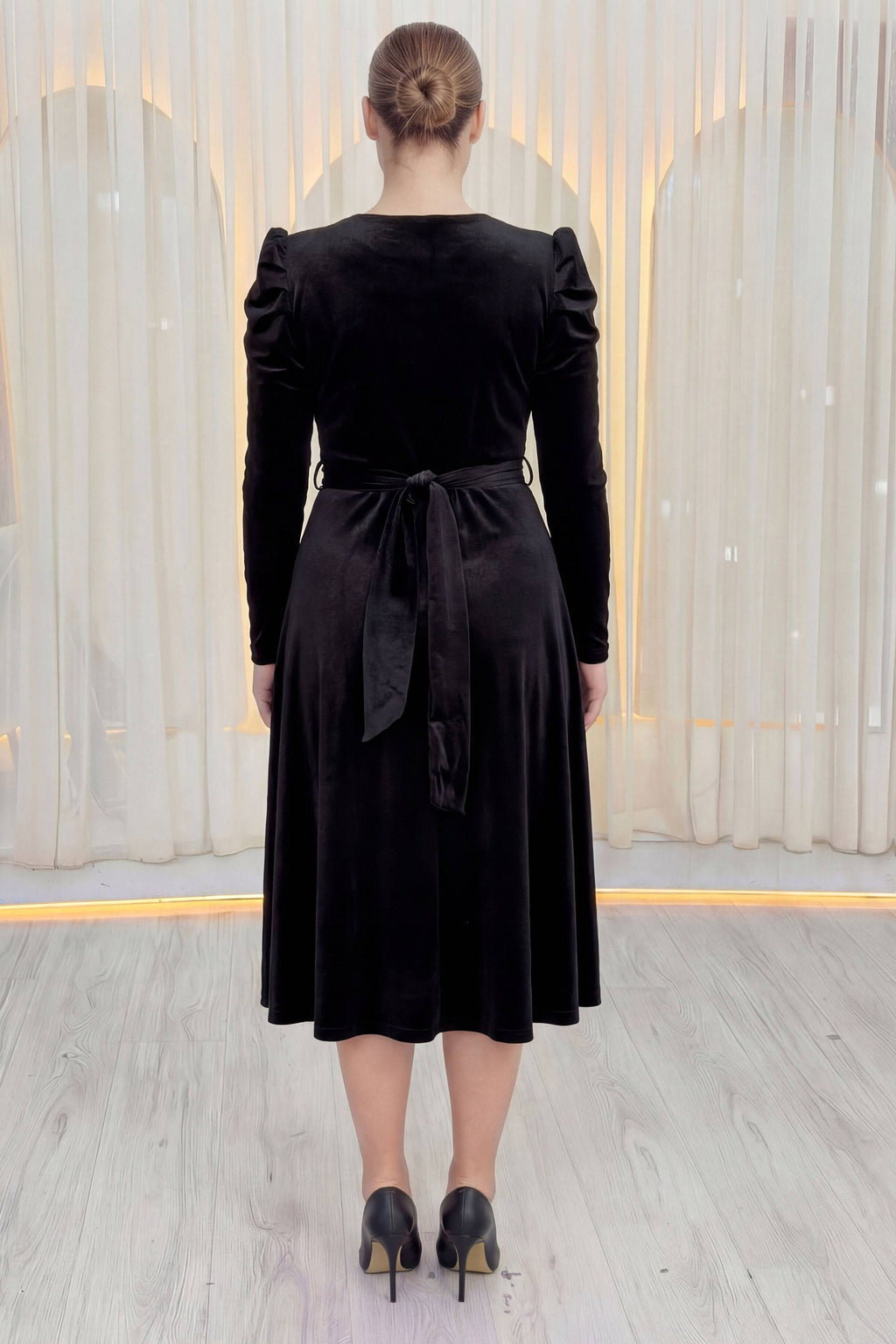 Kadın siyah arka detay karpuz kol kadife kumaş elbise 