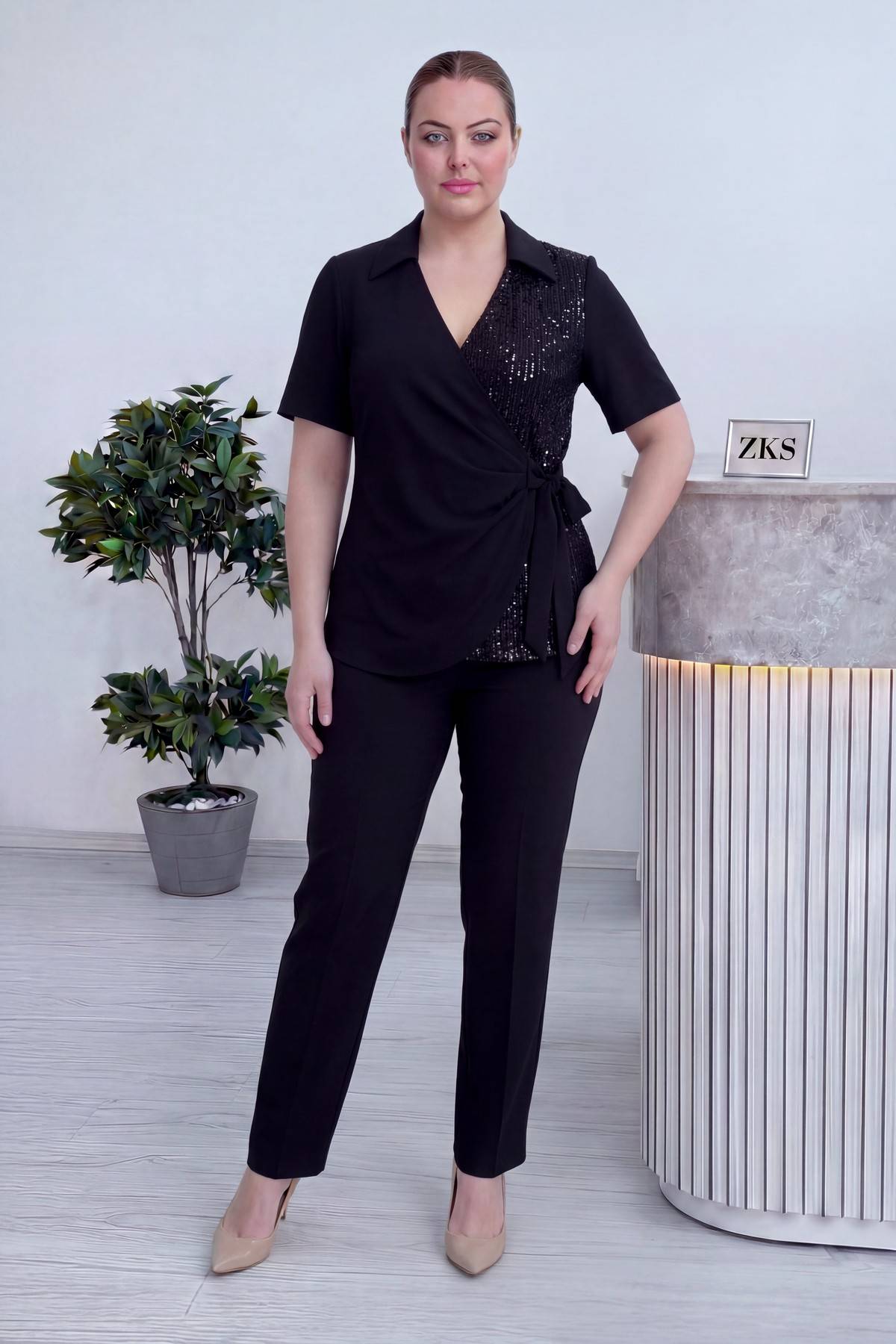 Davet için büyük beden gömlek yaka bluz pantolon siyah takım 