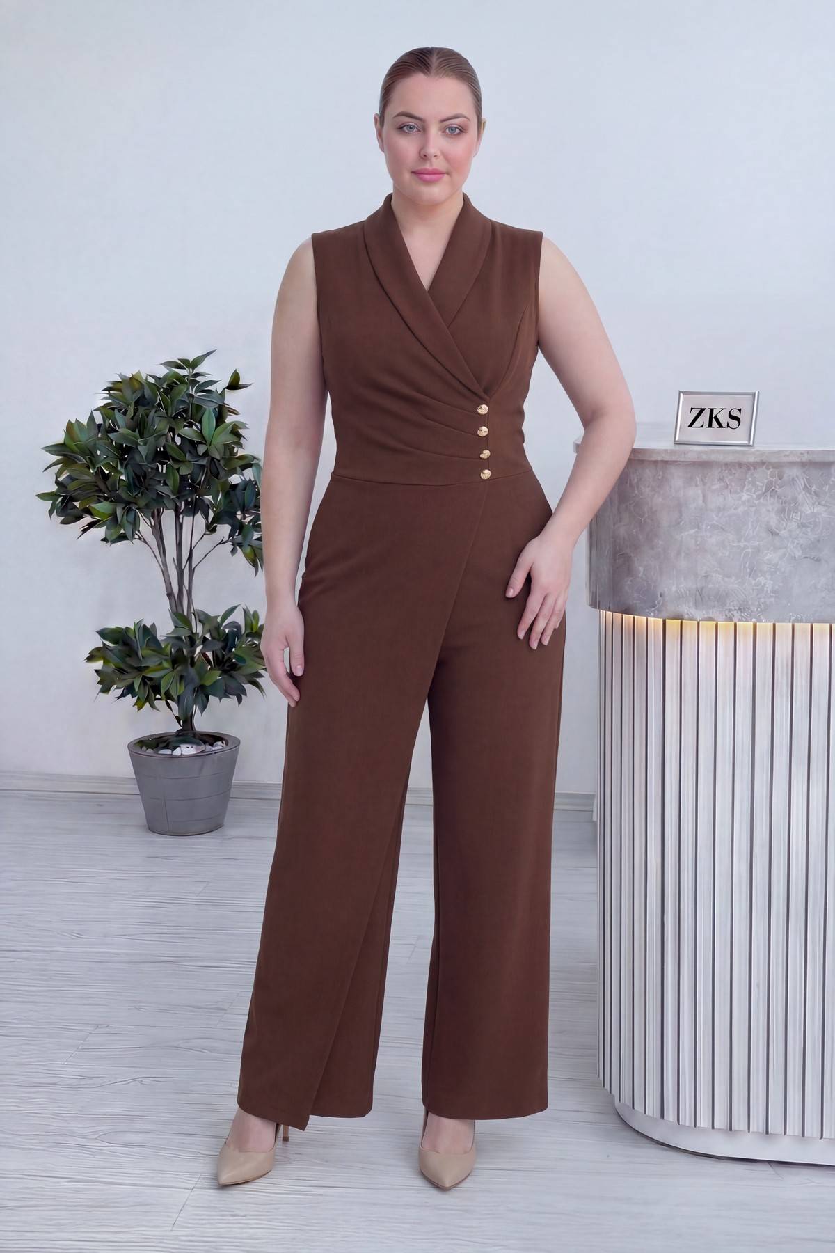 Kahverengi büyük beden özel gün için tulum, kruvaze yaka, drapeli, gold düğmeli