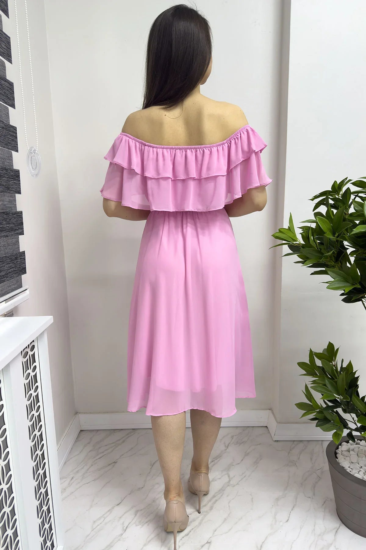 Pembe Madonna Carmen Fırfır Yaka Büyük Beden Şifon Elbise

