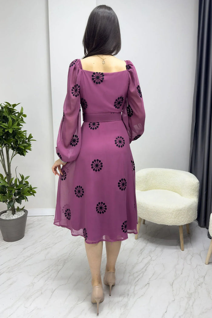 Mor Çiçek Desen Kruvaze Yaka Balon Kol Kemerli Şifon Elbise