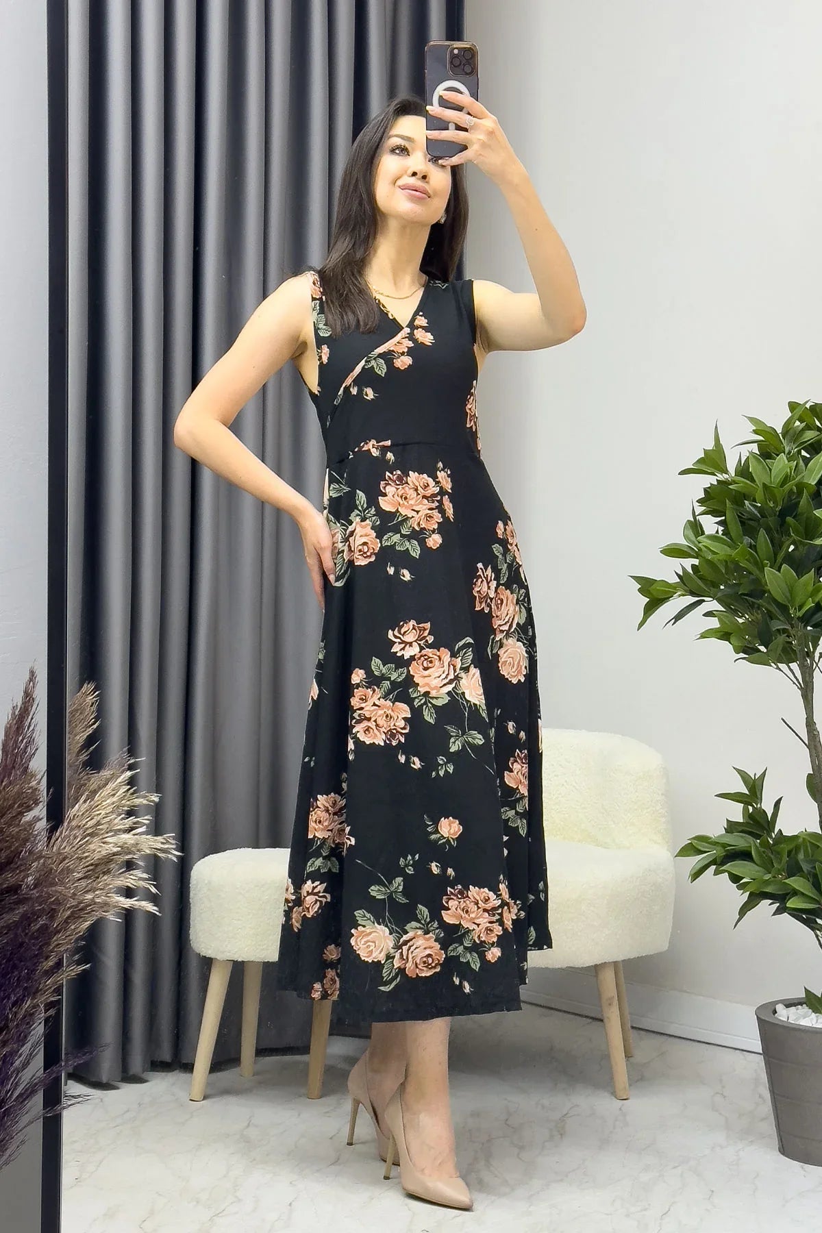 Siyah Çiçekli Sıfır Kol Elbise