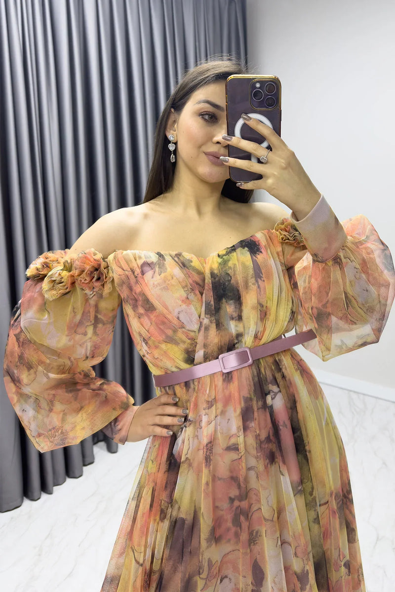 Düşük Omuz Kemerli Desenli Yırtmaçlı Abiye

