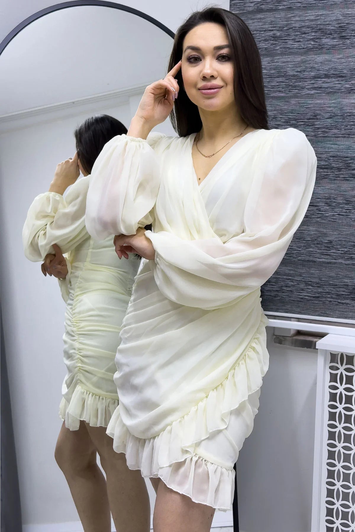 Kadın Bej Mini Drapeli Şifon Elbise

