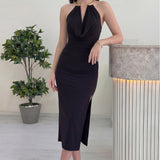 Siyah Gold Aksesuarlı Degaje Yaka Yırtmaçlı Midi Boy Elbise