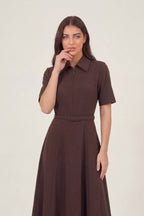 Cepli fermuarlı yaka detay kahverengi yarım kol midi boy elbise 