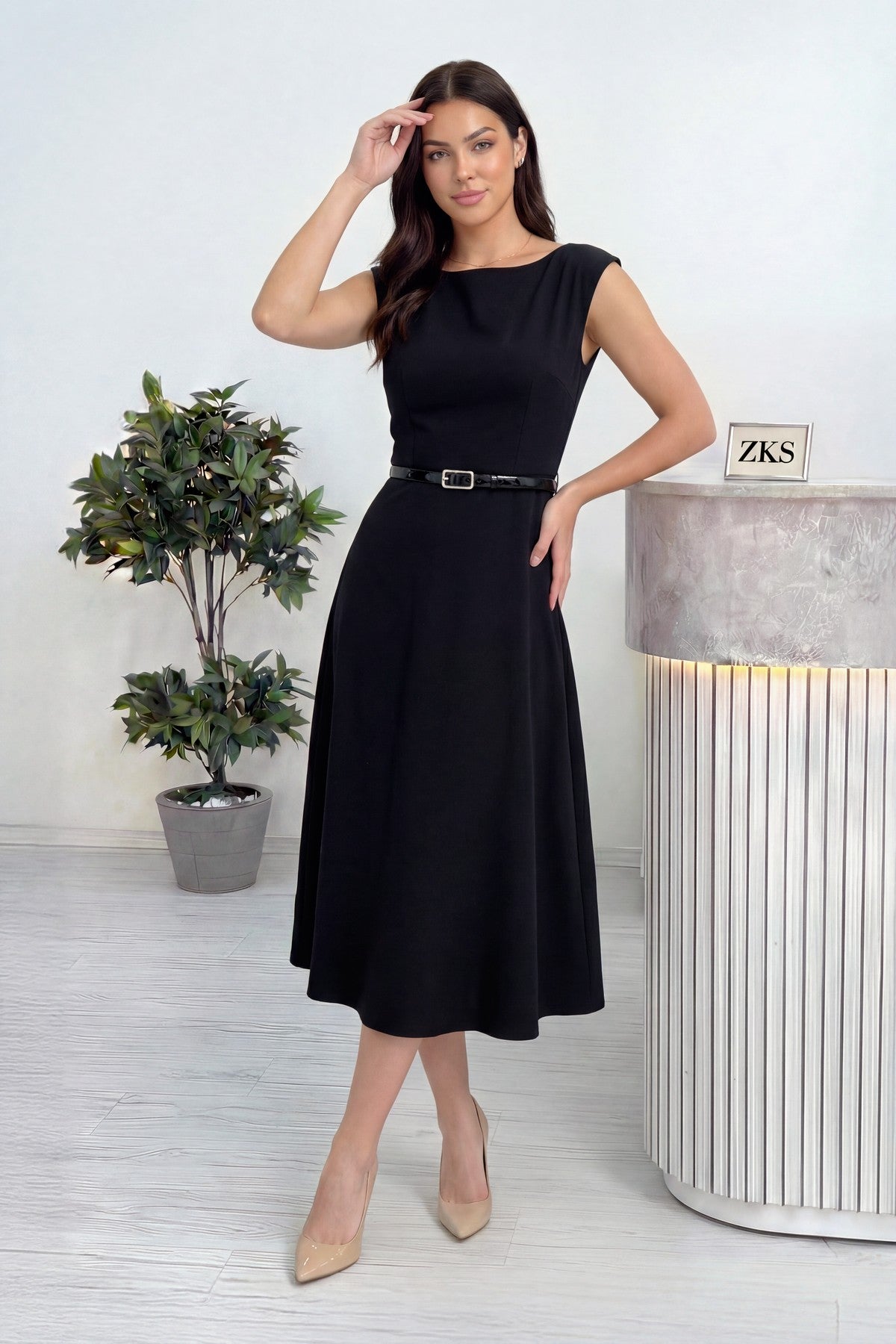 Siyah Kemer Detaylı Midi Boy Elbise