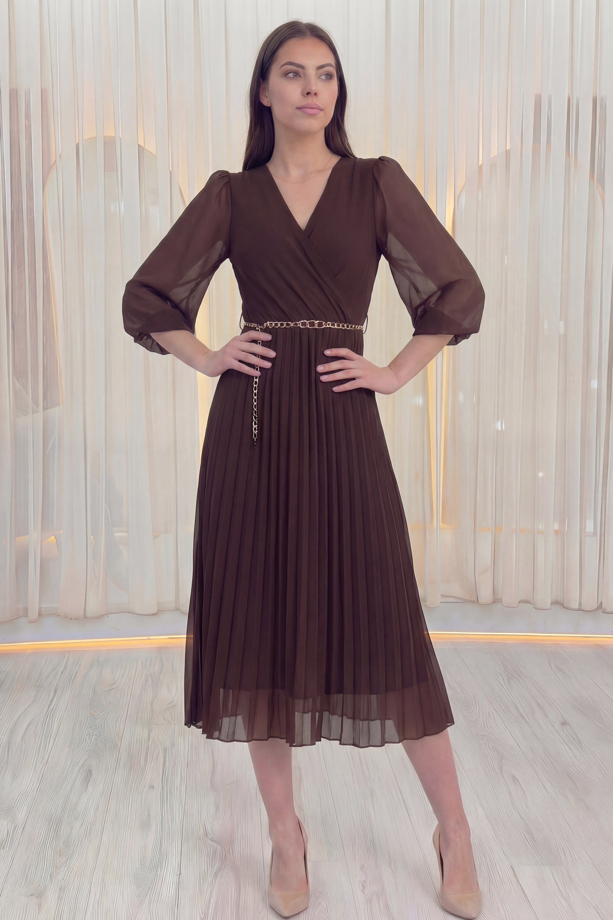 Kahverengi Kruvaze Yaka Piliseli Kemerli Midi Boy Elbise