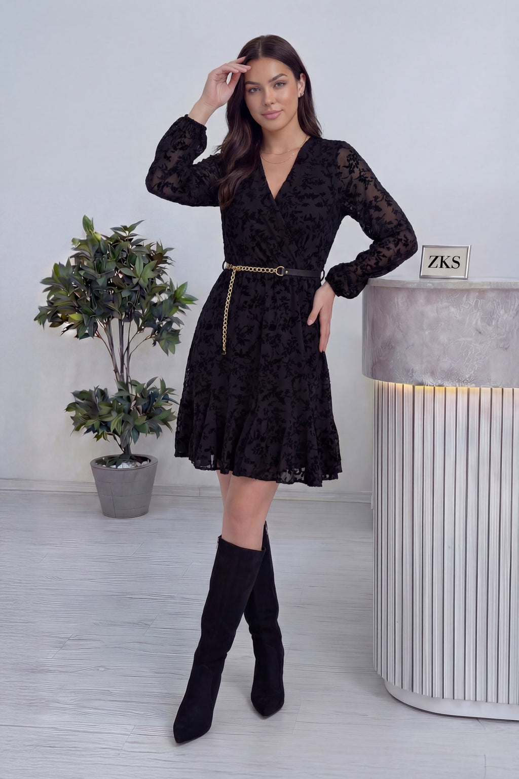 Siyah kruvaze yaka desenli kumaş a-line mini boy elbise