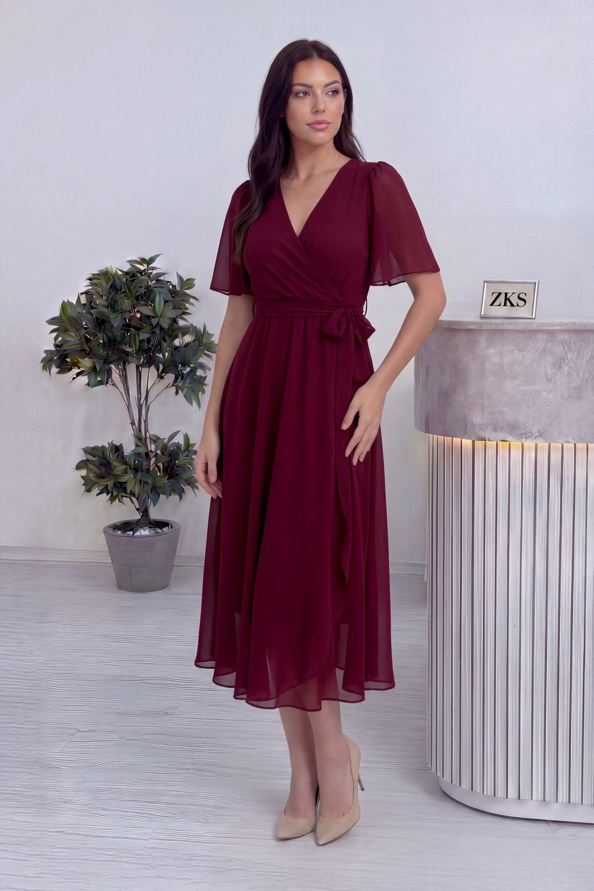 Kruvaze kesim kuşak detaylı bordo şifon kumaş midi boy kloş elbise