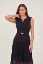 Krep pilise detaylı altın tokalı kolsuz siyah kadın abiye davet elbisesi