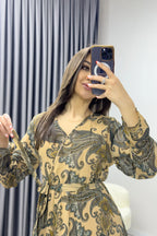 Kadın Gold Şal Desen Kruvaze Yaka Şifon Elbise

