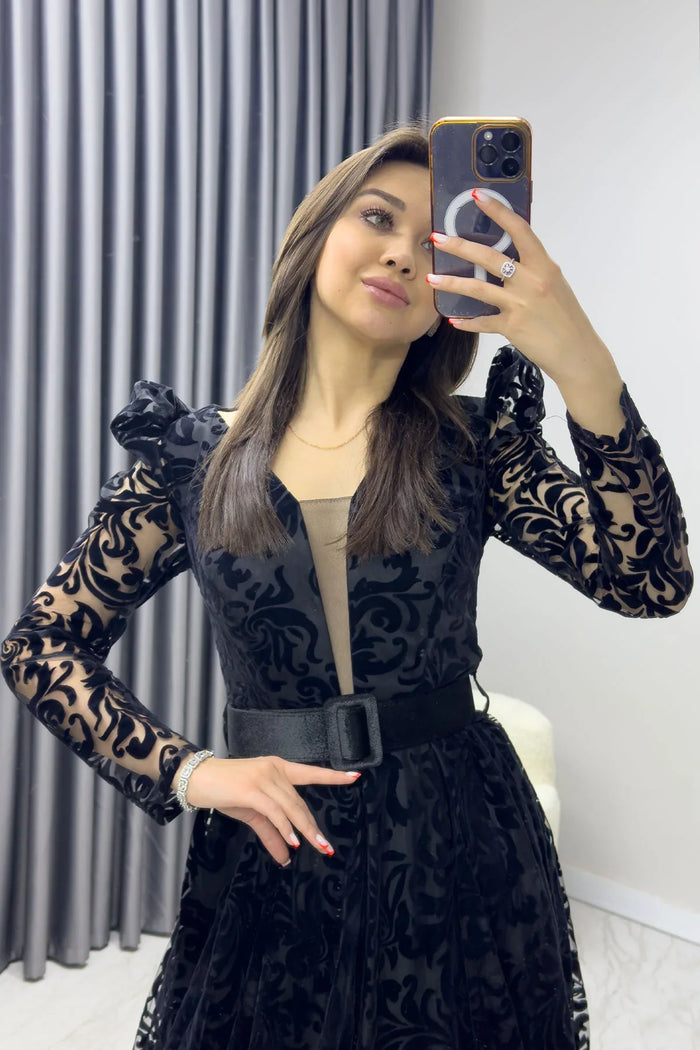 Siyah Flok Baskı Kemerli Büyük Beden Abiye Elbise

