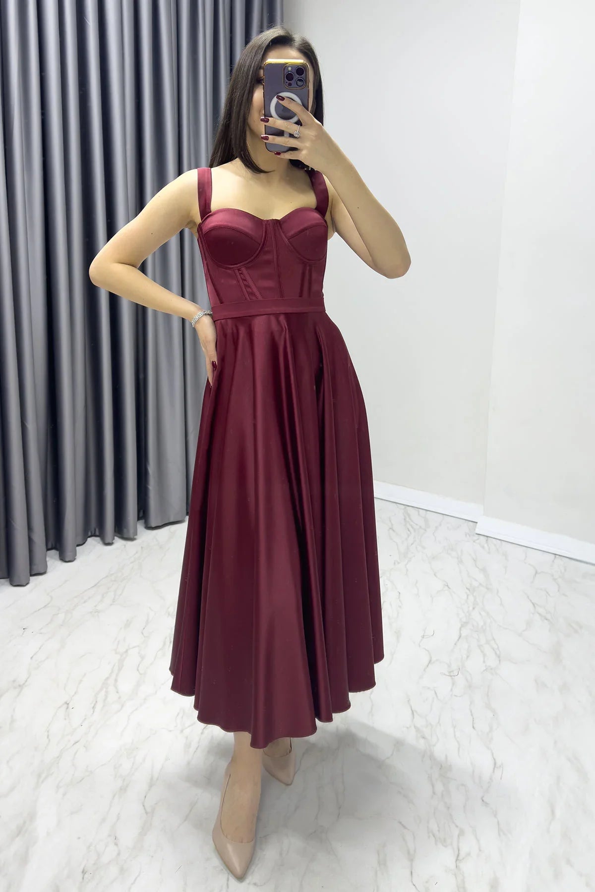 Bordo Gloplu Sırtı Bağcıklı Saten Askılı Midi Abiye Elbise

