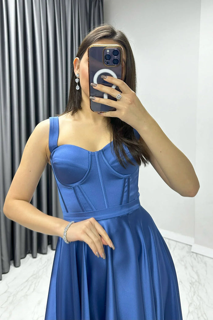 İndigo Gloplu Sırtı Bağcıklı Saten Askılı Midi Abiye Elbise

