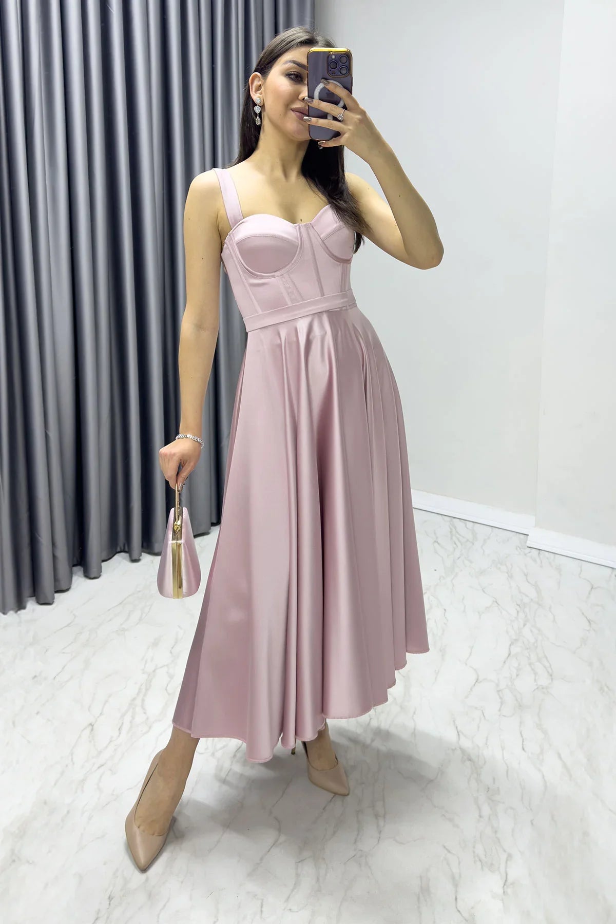 Pembe Gloplu Sırtı Bağcıklı Saten Askılı Midi Abiye Elbise

