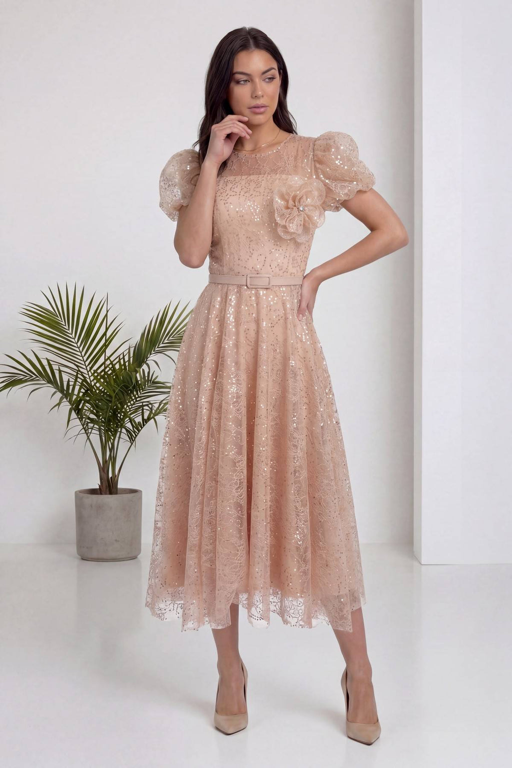 The ZKS gold dantel balon kol midi abiye elbise, ön görünüm, çiçek aplikeli