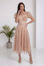 The ZKS gold dantel balon kol midi abiye elbise, ön görünüm, çiçek aplikeli