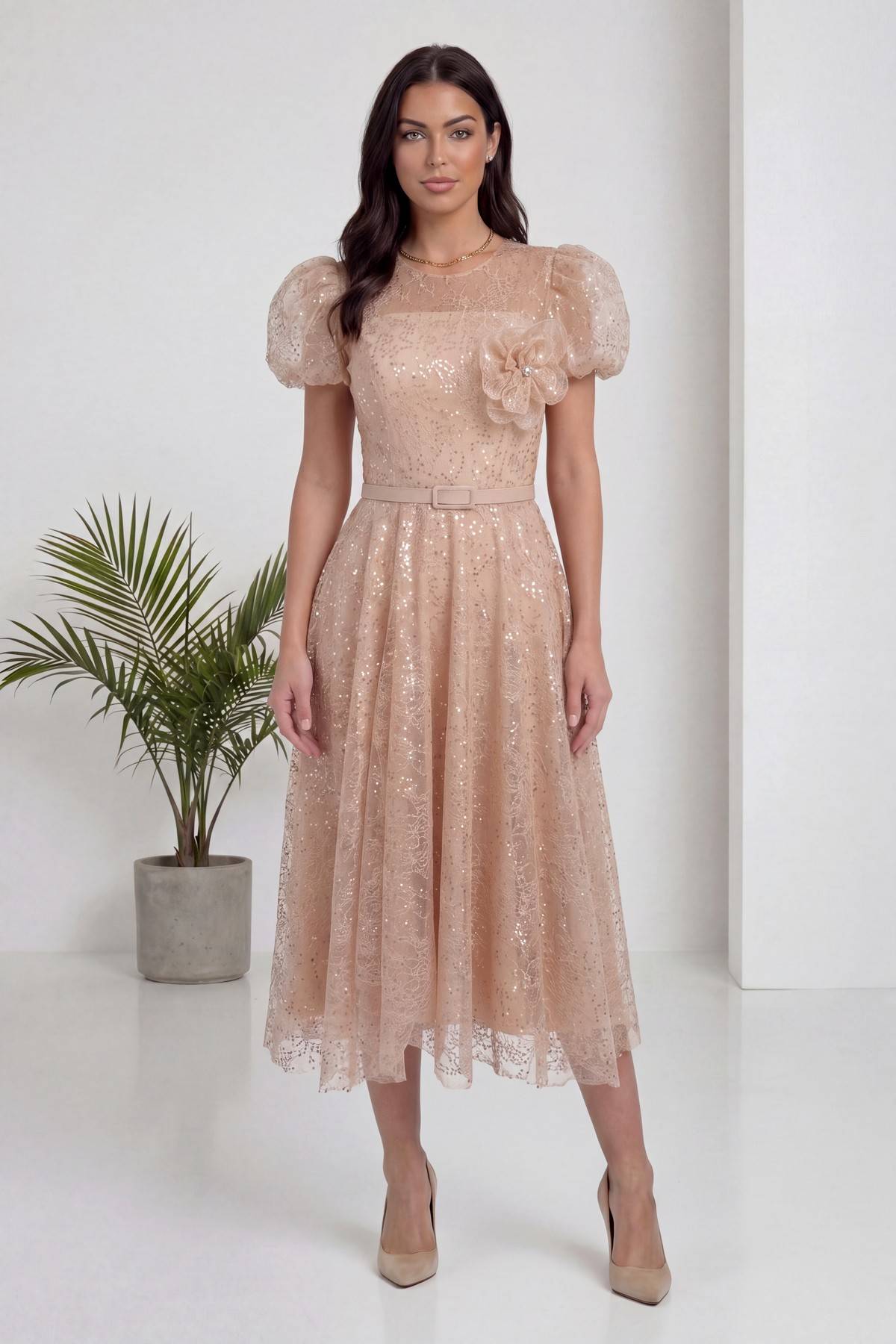 The ZKS gold dantel midi abiye elbise, tam boy, zarif duruş