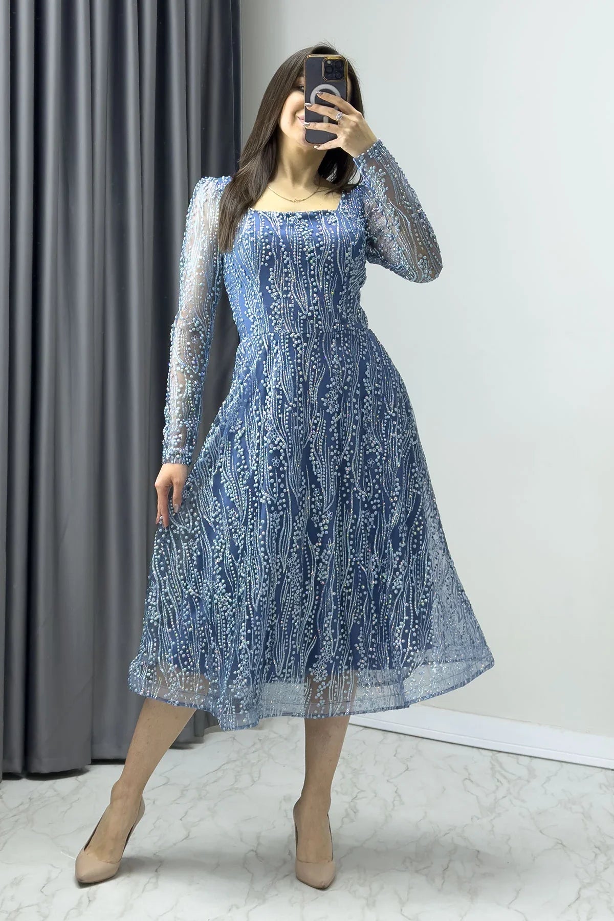 İndigo Kare Yaka Simli Nakışlı Kloş Abiye Elbise

