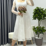 Beyaz Kare Yaka Nakışlı Kloş Abiye Elbise