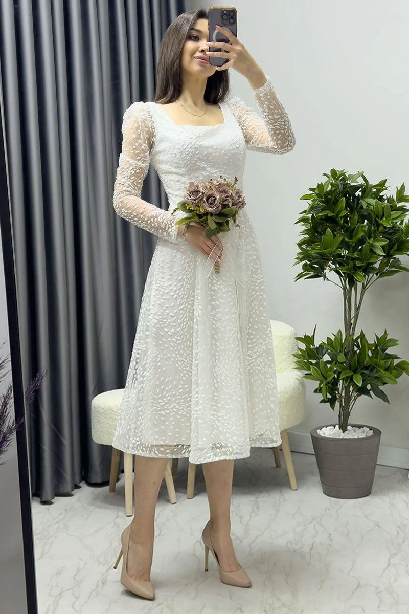 Beyaz Kare Yaka Nakışlı Kloş Abiye Elbise