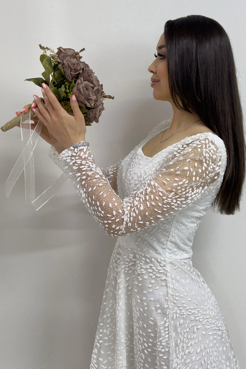 Beyaz Kare Yaka Nakışlı Kloş Abiye Elbise