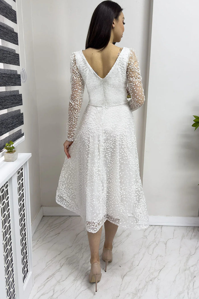 Beyaz Kare Yaka Nakışlı Kloş Abiye Elbise