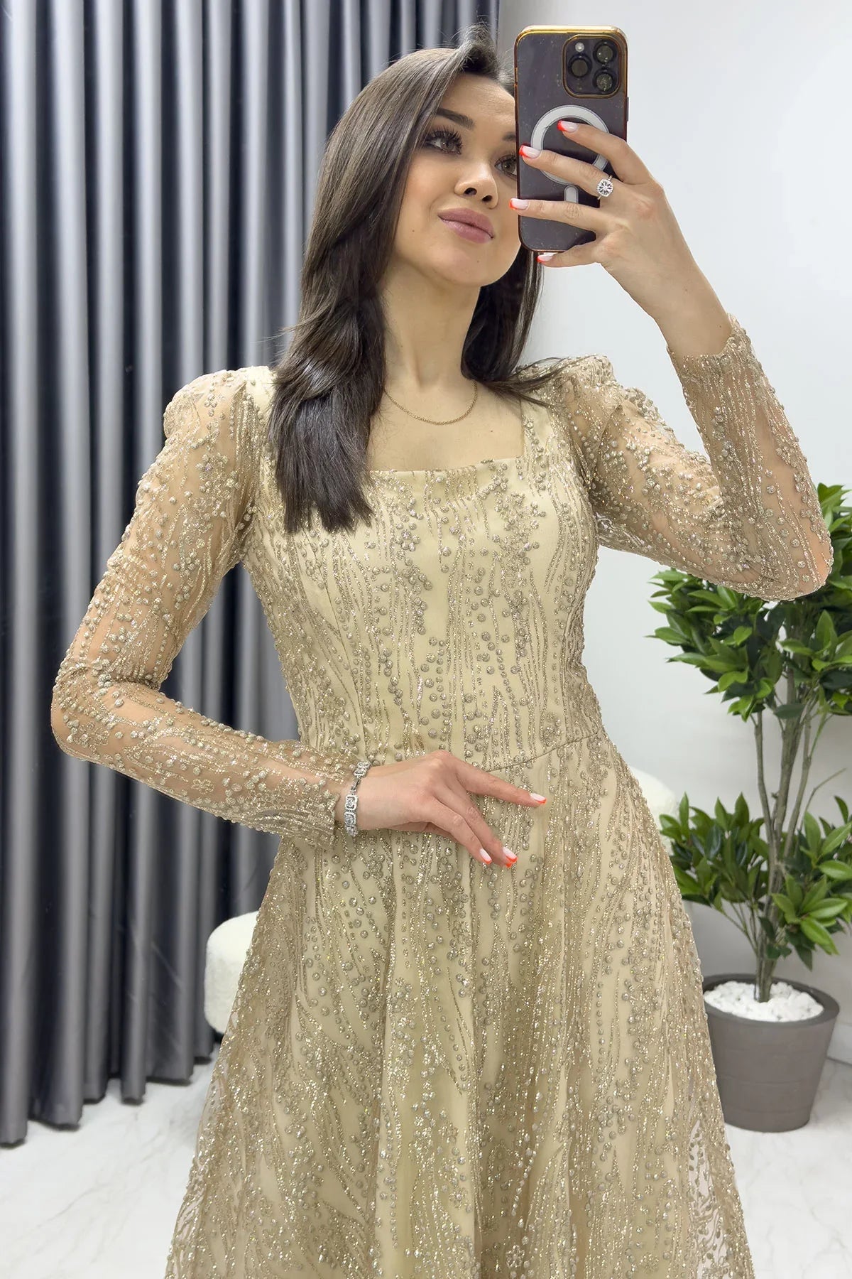 Gold Kare Yaka Simli Nakışlı Kloş Abiye Elbise