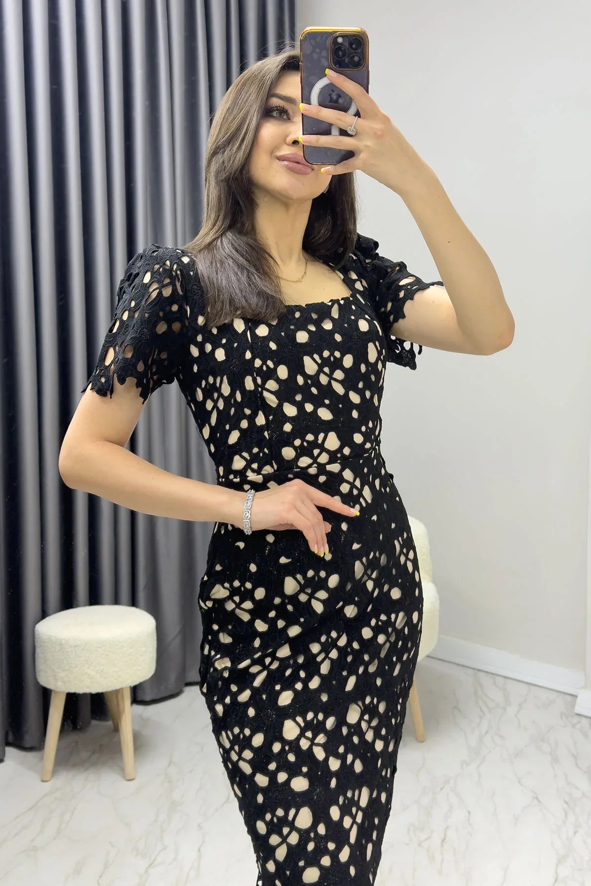 Siyah Güpür Detay Kısa Kollu Elbise