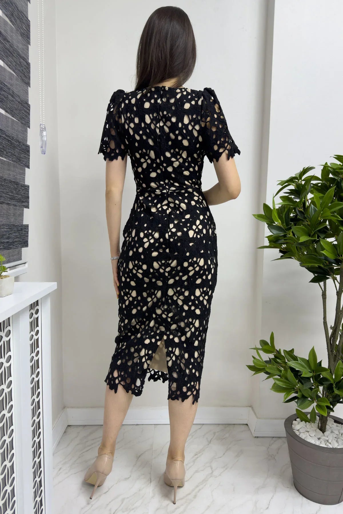 Siyah Güpür Detay Kısa Kollu Elbise