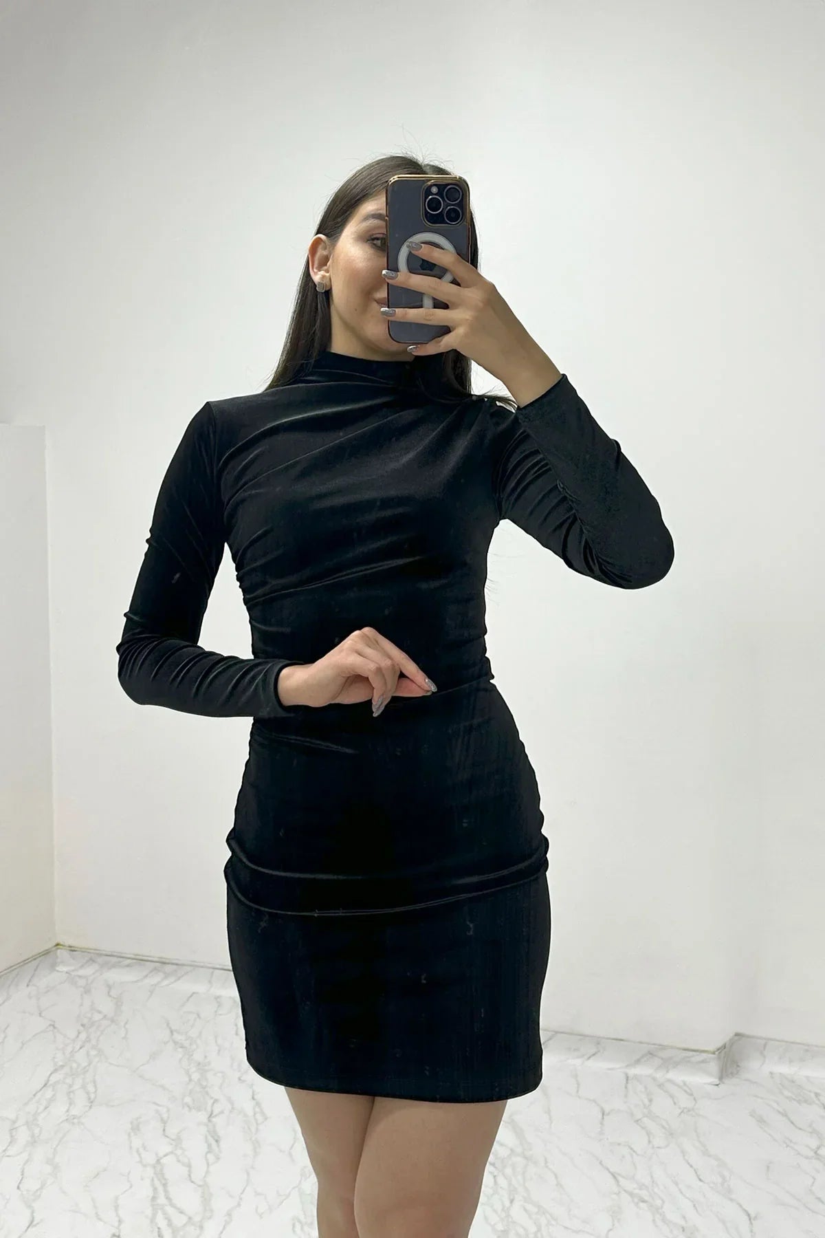 Siyah Balıkçı Yaka Uzun Kollu Kadife Elbise

